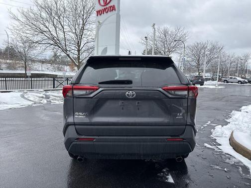 2022 Toyota RAV4 LE