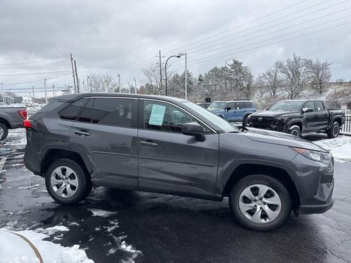 2022 Toyota RAV4 LE