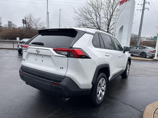 2021 Toyota RAV4 LE