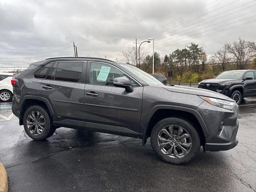 2022 Toyota RAV4 Hybrid XLE Premium