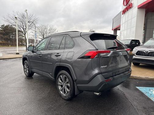 2022 Toyota RAV4 Hybrid XLE Premium