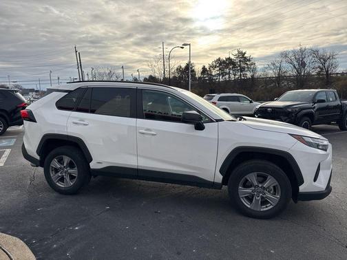 2025 Toyota RAV4 Hybrid LE