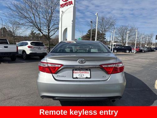 Celestial Silver Metallic 2016 Toyota Camry SE