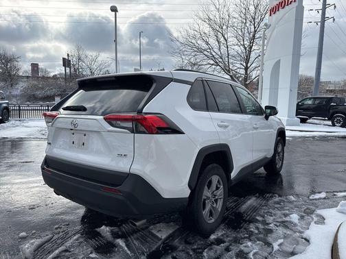 2025 Toyota RAV4 XLE