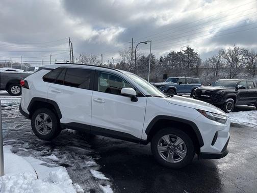 2025 Toyota RAV4 XLE