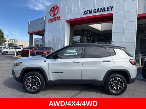 Silver Zynith Metallic Clearcoat 2025 Jeep Compass Trailhawk
