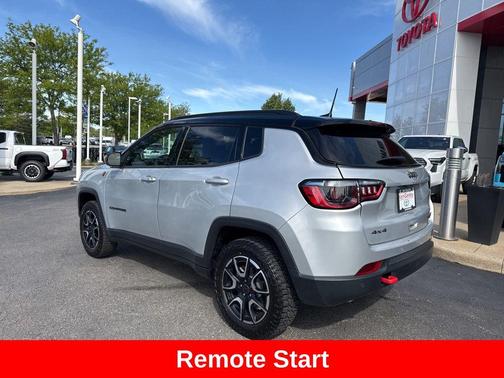 Silver Zynith Metallic Clearcoat 2025 Jeep Compass Trailhawk
