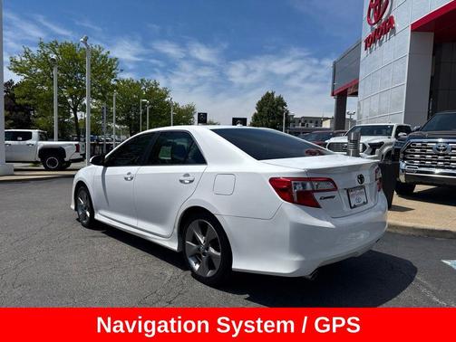 Super White 2014 Toyota Camry SE