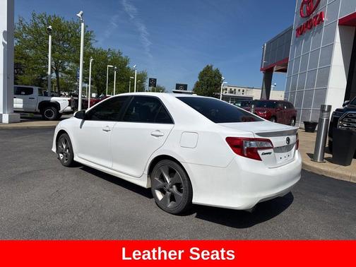 Super White 2014 Toyota Camry SE