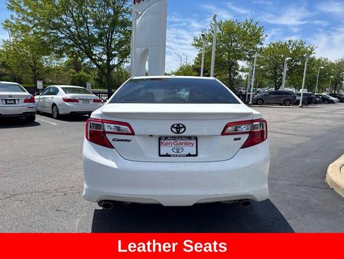 Super White 2014 Toyota Camry SE