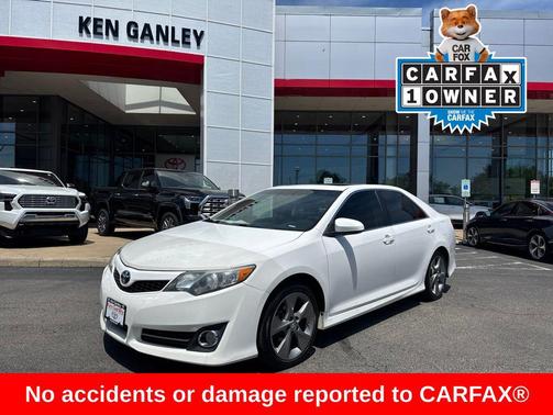 Super White 2014 Toyota Camry SE