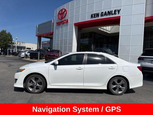 Super White 2014 Toyota Camry SE