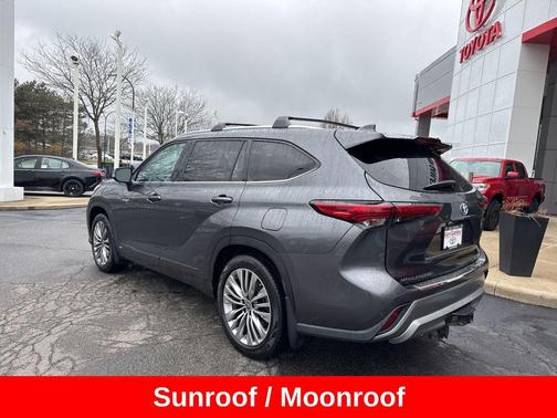 Magnetic Gray Metallic 2021 Toyota Highlander Hybrid Platinum