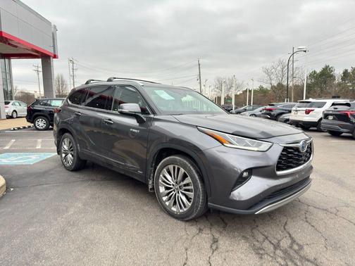 2021 Toyota Highlander Hybrid Platinum