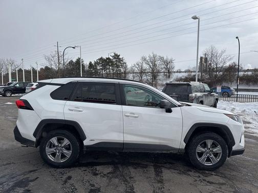 2022 Toyota RAV4 Hybrid LE