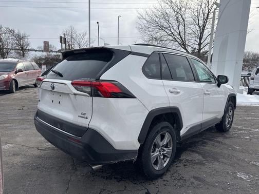 2022 Toyota RAV4 Hybrid LE