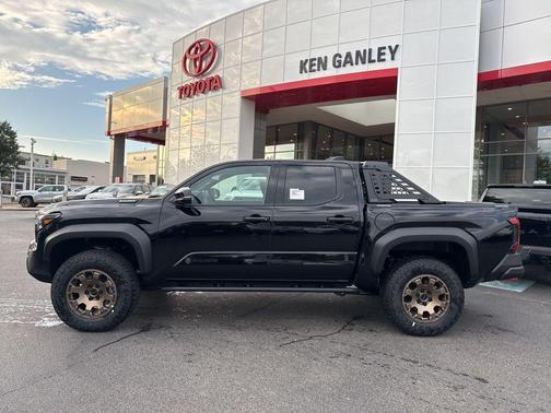 2025 Toyota Tacoma Hybrid Trailhunter