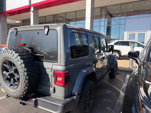 Sting-Gray Clearcoat 2019 Jeep Wrangler Unlimited Sahara