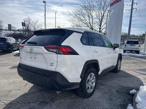 2024 Toyota RAV4 LE