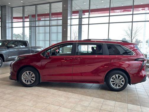 2026 Toyota Sienna LE