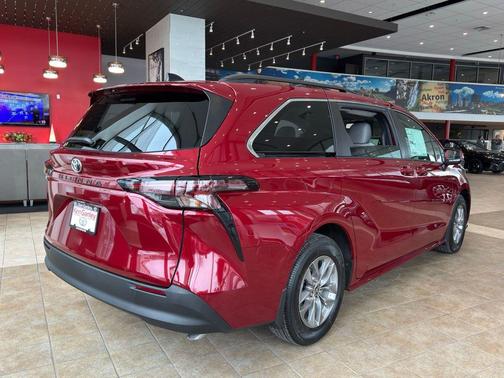 2026 Toyota Sienna LE