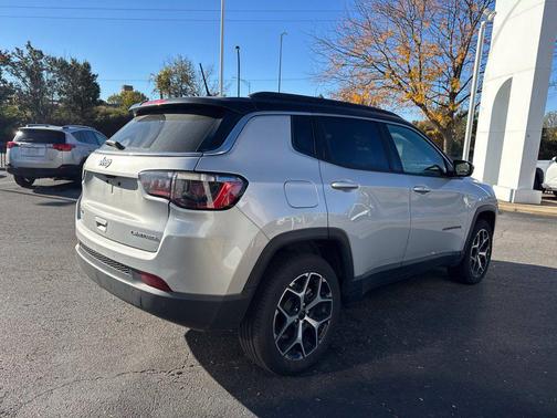 Silver Zynith Metallic Clearcoat 2025 Jeep Compass Limited