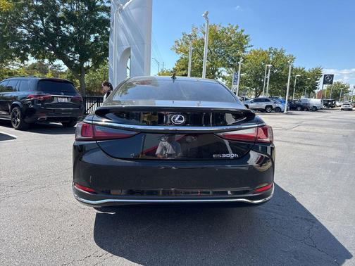 2021 Lexus ES 300h Base