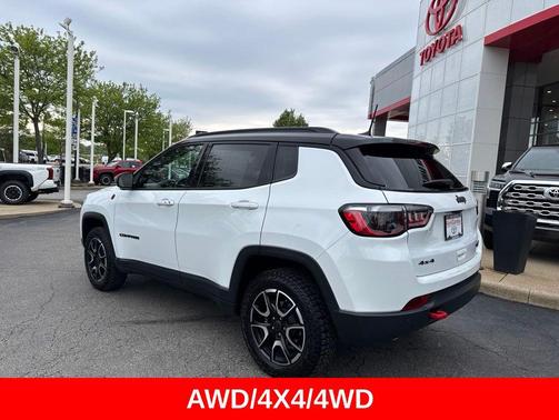 Bright White Clearcoat 2025 Jeep Compass Trailhawk