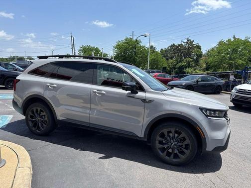 Wolf Gray 2023 Kia Sorento SX