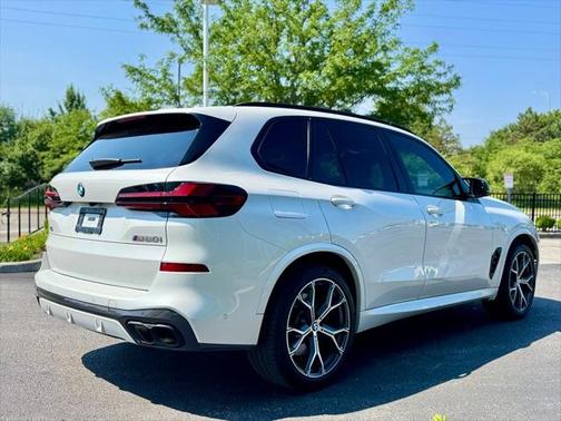 2024 BMW X5 M60i