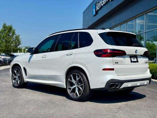 2024 BMW X5 M60i