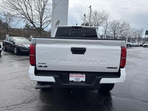 Ice 2026 Toyota Tacoma Hybrid TRD Sport