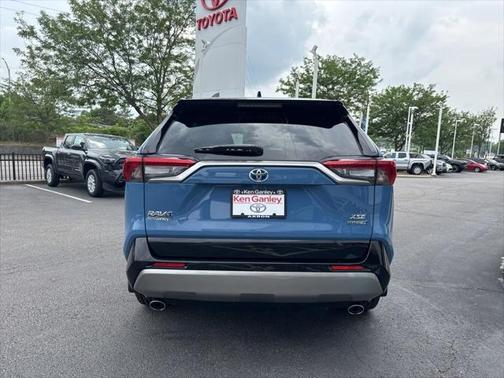 2023 Toyota RAV4 Hybrid SE
