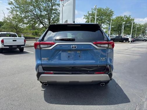 2023 Toyota RAV4 Hybrid SE