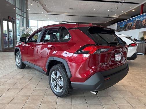2025 Toyota RAV4 Hybrid XLE