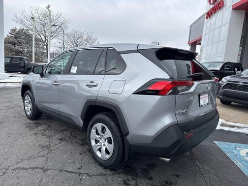 2025 Toyota RAV4 LE