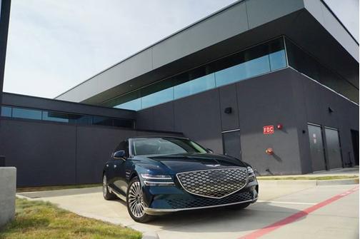 2023 Genesis Electrified G80 Base