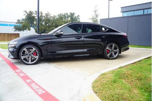 2025 Genesis G70 2.5T