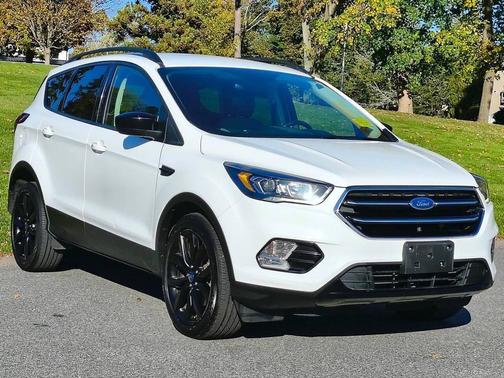Oxford White 2019 Ford Escape SE
