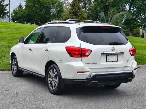 Pearl White 2017 Nissan Pathfinder SL