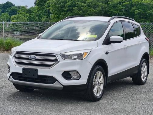 Oxford White 2018 Ford Escape SE