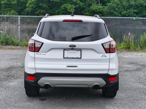 Oxford White 2018 Ford Escape SE