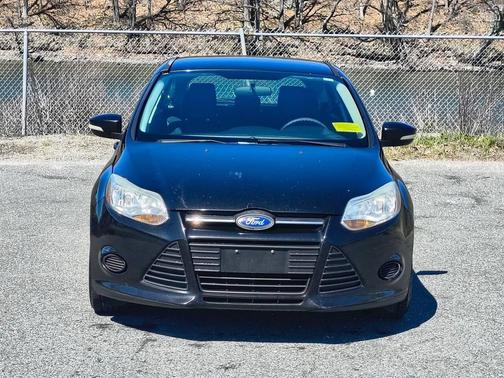 Tuxedo Black Metallic 2014 Ford Focus SE