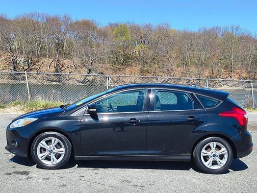 Tuxedo Black Metallic 2014 Ford Focus SE