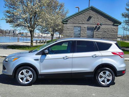 Ingot Silver Metallic 2015 Ford Escape SE
