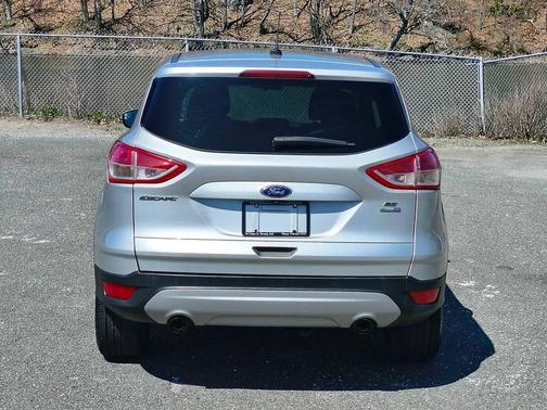 Ingot Silver Metallic 2015 Ford Escape SE