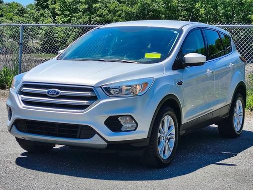Ingot Silver Metallic 2019 Ford Escape SE