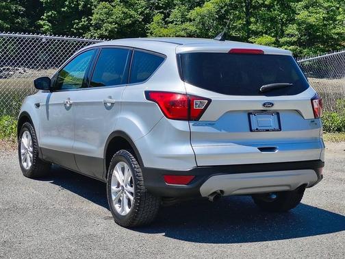 Ingot Silver Metallic 2019 Ford Escape SE