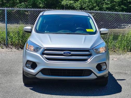 Ingot Silver Metallic 2019 Ford Escape SE