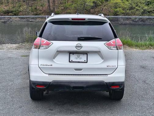 Pearl White 2016 Nissan Rogue SV